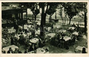 1931 Visegrád, Papp Ferenc vendéglője és étterme a Dunasoron, kert vendégekkel és pincérekkel