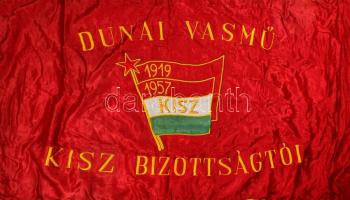 1967 Felsőfokú Kohóipari Technikum Dunaújváros. nagy méretű nemzetiszín műselyem kommunista zászló 130x90 cm