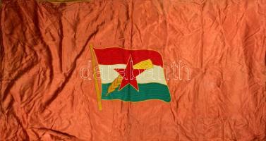 ca 1968 Nagy méretű KISZ zászló hímzett nemzetiszín műselyem kommunista zászló 180x110 cm