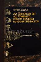 Vértes László: Az őskőkor és az átmeneti kőkor emlékei Magyarországon. 76 ábra, 75 tábla és 3 melléklet    Bp., 1965. Akadémiai Kiadó. 385 p. + LXXV t. + 3 kihajtható mell. Átkötött félvászonkötésben