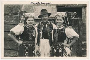 Bánffyhunyad, Huedin; erdélyi folklór, népviselet / Costumi popolari / Transylvanian folklore (ragasztónyom/ glue marks)