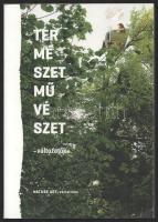 Természetművészet-változatok. / Nature Art-Variations. (Kiállítási katalógus.) Bp., 2016, Műcsarnok. Gazdag képanyaggal illusztrálva. Magyar és angol nyelven. Kiadói papírkötés, a borítón kisebb felületi sérüléssel.