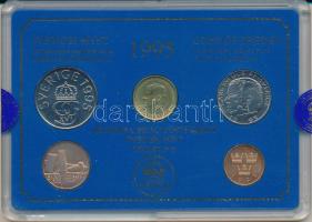 Svédország 1995. 50ö - 10K (4xklf) forgalmi sor műanyag tokban, emlékéremmel T:UNC Sweden 1995. 50 Öre - 10 Kronor (4xdiff) coin set in plastic case, with a commemorative medallion C:UNC