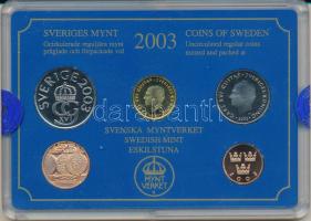Svédország 2003. 50ö - 10K (4xklf) forgalmi sor műanyag tokban, emlékéremmel T:UNC Sweden 2003. 50 Öre - 10 Kronor (4xdiff) coin set in plastic case, with a commemorative medallion C:UNC