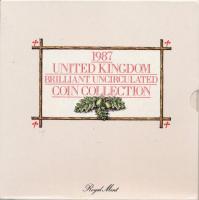 Nagy Britannia 1987. 1p - 1P (7xklf) forgalmi sor karton dísztokban T:BU United Kingdom 1987. 1 Penny - 1 Pound (7xdiff) coin set in decorative cardboard case C:BU