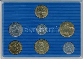 Finnország 1988. 5p - 5M (6xklf) forgalmi sor + verdei emlékzseton, műanyag tokban, leírással T:UNC
...
