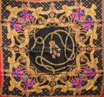 Bordó szélű, láncos mintás kendő, 92x96 cm