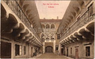 Lőcse, Levoca; Egy régi ház udvara. Braun Fülöp kiadása / courtyard of an old house