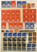 Kb. 2.400 db II. inflációs bélyeg, főleg ívdarabokban, gyűrűs iratrendezőben