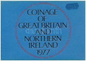 Nagy-Britannia 1977. 1/2p-50p (7xklf) hivatalos forgalmi sor lezárt dísztokban, borítékban, közte 1977. 25p Cu-Ni "Silver Jubilee" emlékkiadás + "1977. Elizabeth R / Royal Mint" verdei zsetonnal T:PP Great Britain 1977. 1/2 New Penny - 50 New Pence (7xdiff) official coin set in sealed case, in envelope, including 1977. 25 New Pence Cu-Ni "Silver Jubilee" commemorative coin + with "1977. Elizabeth R / Royal Mint" jeton C:PP