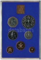 Nagy-Britannia 1977. 1/2p-50p (7xklf) hivatalos forgalmi sor lezárt dísztokban, borítékban, közte 19...