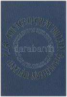 Nagy-Britannia 1972. 1/2p-50p (7xklf) hivatalos forgalmi sor lezárt dísztokban, borítékban, közte 1972. 25p Cu-Ni "Ezüstlakodalom" + "1972. Elizabeth R / Royal Mint" verdei zsetonnal T:PP Great Britain 1972. 1/2 New Penny - 50 New Pence (7xdiff) official coin set in sealed case, in envelope, including 1972. 25 Pence Cu-Ni "Silver Wedding" + with "1972. Elizabeth R / Royal Mint" jeton C:PP