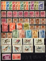 30 fekete lapos A4-es berakó, benne modern magyar kiadások, néhány vágott (betapadások), használt bé...