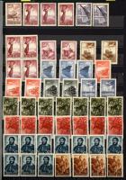 30 fekete lapos A4-es berakó, benne modern magyar kiadások, néhány vágott (betapadások), használt bé...