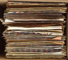 800 db belga és francia levél dobozban