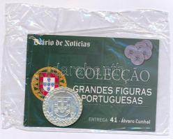 Portugália DN "Híres portugál személyiségek - Álvaro Cunhal" kétoldalas, ezüstözött bronz emlékérem lezárt fólia tasakban, portugál nyelvű információs lappal T:UNC,AU Portugese ND "Grandes Figuras Portuguesas- Álvaro Cunhal" two-sided, silver-plated bronze commemorative medallion in a sealed foil package, with Portuguese information sheet C:UNC,AU