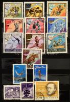 Néhány száz vegyes külföldi bélyeg sok sport motívummal, sorokkal 6 lapos közepes berakóban