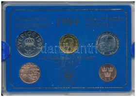 Svédország 1994. 50ö-10K (4xklf) forgalmi sor + verdei emlékzseton, műanyag tokban T:UNC Sweden 1994. 50 Öre - 10 Kronor (4xdiff) coin set + commemorative mint token, in plastic case C:UNC