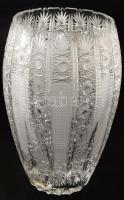 Ólomkristály váza, gazdagon díszített mintával, jelzés nélkül, m: 25,5 cm