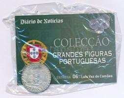 Portugália DN "Híres portugál személyiségek - Luís Vaz de Camoes" kétoldalas, ezüstözött bronz emlékérem lezárt fólia tasakban, portugál nyelvű információs lappal T:UNC,AU, patina Portugese ND "Grandes Figuras Portuguesas- Luís Vaz de Camoes" two-sided, silver-plated bronze commemorative medallion in a sealed foil package, with Portuguese information sheet C:UNC,AU, patina