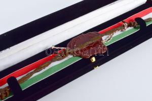 A recski megsemmisítő-kényszermunkatábor (1950-53) kettős drótkerítésének eredeti darabja, igazoláss...