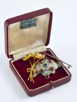 3 darab antik bross, tokban