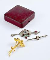 3 darab antik bross, tokban