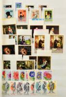 Modern magyar fogazott és vágott kiadások rengeteg sorral, kevés bélyegzettel 30 lapos A/4 berakóban...