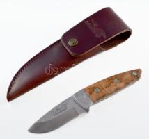 Dorko kés, jelzett, nyelén repedéssel, bőr tokban, h: 20 cm