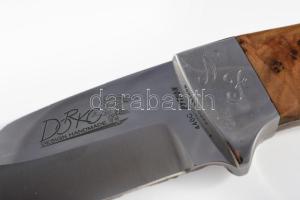 Dorko kés, jelzett, nyelén repedéssel, bőr tokban, h: 20 cm