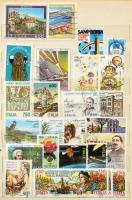 Olaszország gyűjtemény 2 db 6 lapos, közepes berakóban + kis doboznyi másodpéldány