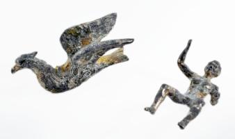 Fiú griffmadáron fém figura, aranyozás nyomaival, 5,5x4 cm