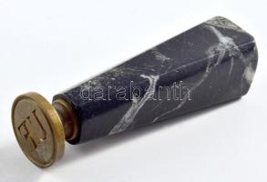 UF monogramos pecsételő, márvány fogóval, h: 8,5 cm