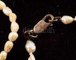 Régi tenyésztett gyöngy ékszer szett, a karkötő ezüst (Ag) kapoccsal, a nyaklánc 14K arany (Au) kapo...