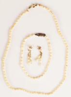 Régi tenyésztett gyöngy ékszer szett, a karkötő ezüst (Ag) kapoccsal, a nyaklánc 14K arany (Au) kapo...