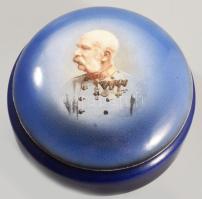 cca 1910 Bonbonier I. Ferenc József osztrák császár, magyar és cseh király portréjának ábrázolásával, alján "Boldog uj évet kíván Grauer Miksa udvari szállító" felirattal, lepattanással, pereménél sérüléssel, d: 11,5 cm, m: 7 cm /// Circa 1910 bonbonni?re, depicting the portrait of Franz Joseph I, Emperor of Austria, King of Hungary and Bohemia, with inscription on the base: ?Happy New Year from Miksa Grauer, purveyor to the court?, with chipping and rim damage, diameter: 11.5 cm, height: 7 cm.