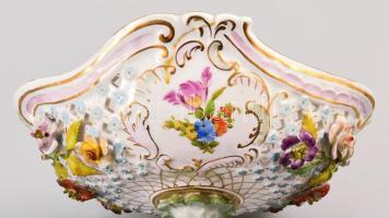 Carl Thieme (feltehetően) figurális díszítésű aufsatz. cca 1900, figurális és gazdag plasztikus virá...