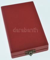 1954. "Munka Érdemérem" zománcozott bronz kitüntetés mellszalagon, szalagsávon miniatűrrel...