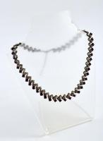 Kövekkel díszített nyakék, h: 40 cm