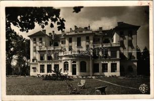 Balatonföldvár, Kupa Vezér szálloda (gyűrődés / crease)