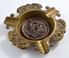 Historizáló jelenetes hamuzó, d: 13,5 cm