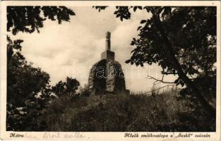 1937 Mátra, Hősök emlékoszlopa a Saskő csúcsán (gyűrődés / crease)