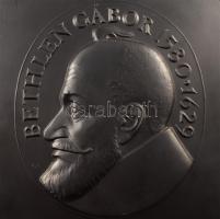 Gergely István (1939-2008): Bethlen Gábor. Festett gipsz plakett. Jelzett, kopásokkal. 29x29 cm
