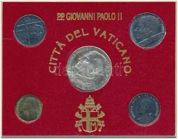 Vatikán 1984. 20L-100L (4xklf) + "II. János Pál" ezüstözött fém emlékérem forgalmi sor eredeti tokban T:UNC-AU, patina Vatican 1984. 20 Lire - 100 Lire (4xdiff) + "John Paul II" silver plated medallion coin set in original case C:UNC-AU, patina