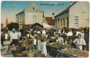 1932 Máramarossziget, Sighetu Marmatiei; Piac tér árusokkal. Weisz Elemér kiadása / market with vendors (kopott sarkak / worn corners)