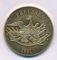 Németország 1991. "Preussen 1991 / Nagy Frigyes - 1712?1786 - Hazatérés Sanssouci-ba" kétoldalas, aranyozott Cu-Ni emlékérem (40mm) T:AU Germany 1991. "Preussen 1991 / Friedrich der Grosse - 1712-1786 - Heimkehr nach Sanssouci" two-sided gilded Cu-Ni commemorative medallion (40mm) C:AU