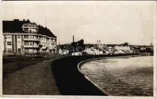 Ungvár, Uzshorod, Uzhhorod, Uzhorod; Roskovicovo nábrezí / rakpart, zsinagóga / quay, synagogue (vágott / cut)