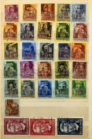 Klasszikus és régi magyar bélyegek közepes berakóban