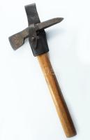 Vájár csákány, hordozótokkal, h: 42 cm