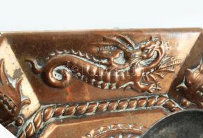 Régebbi keleti rézlemez gyertyatartó, 17x18 cm